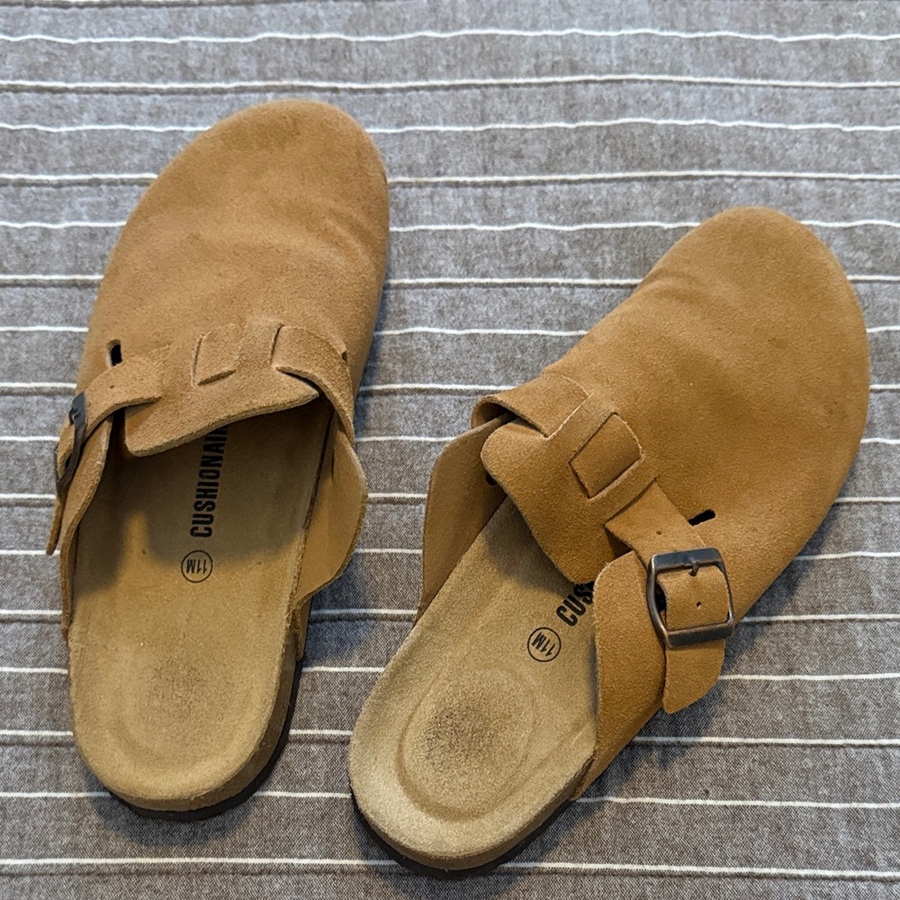 Cushionaire Women's Tan Slip-On Sandals